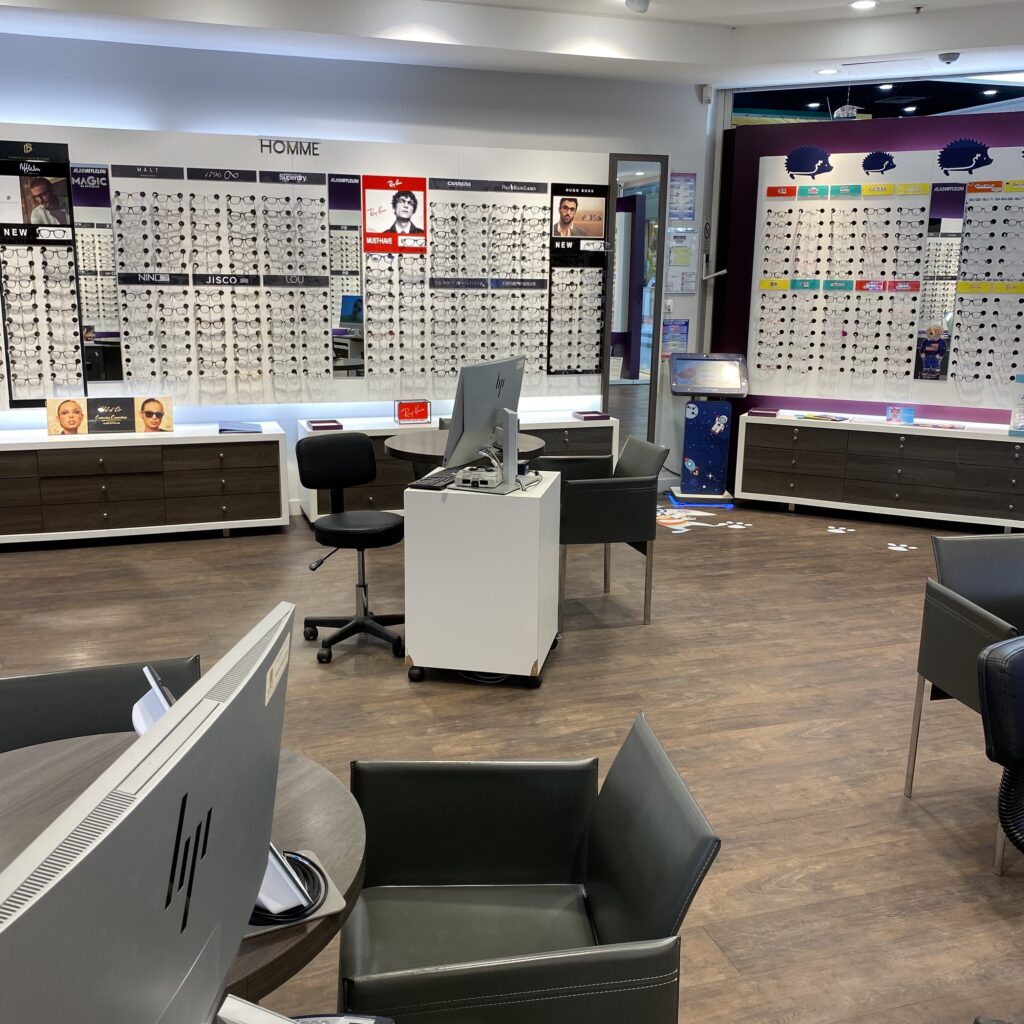 La boutique Alain Afflelou vue de l'intérieur. - Les Fontenelles