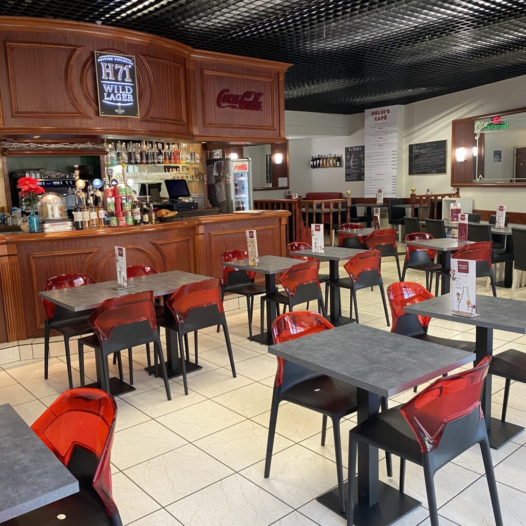 Le restaurant Delhi's Café vue de l'intérieur. - Les Fontenelles