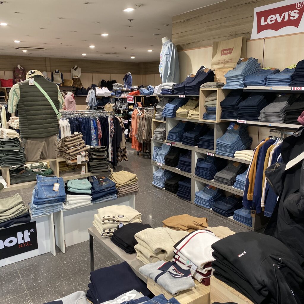 La boutique Jean's vue de l'intérieur. - Les Fontenelles