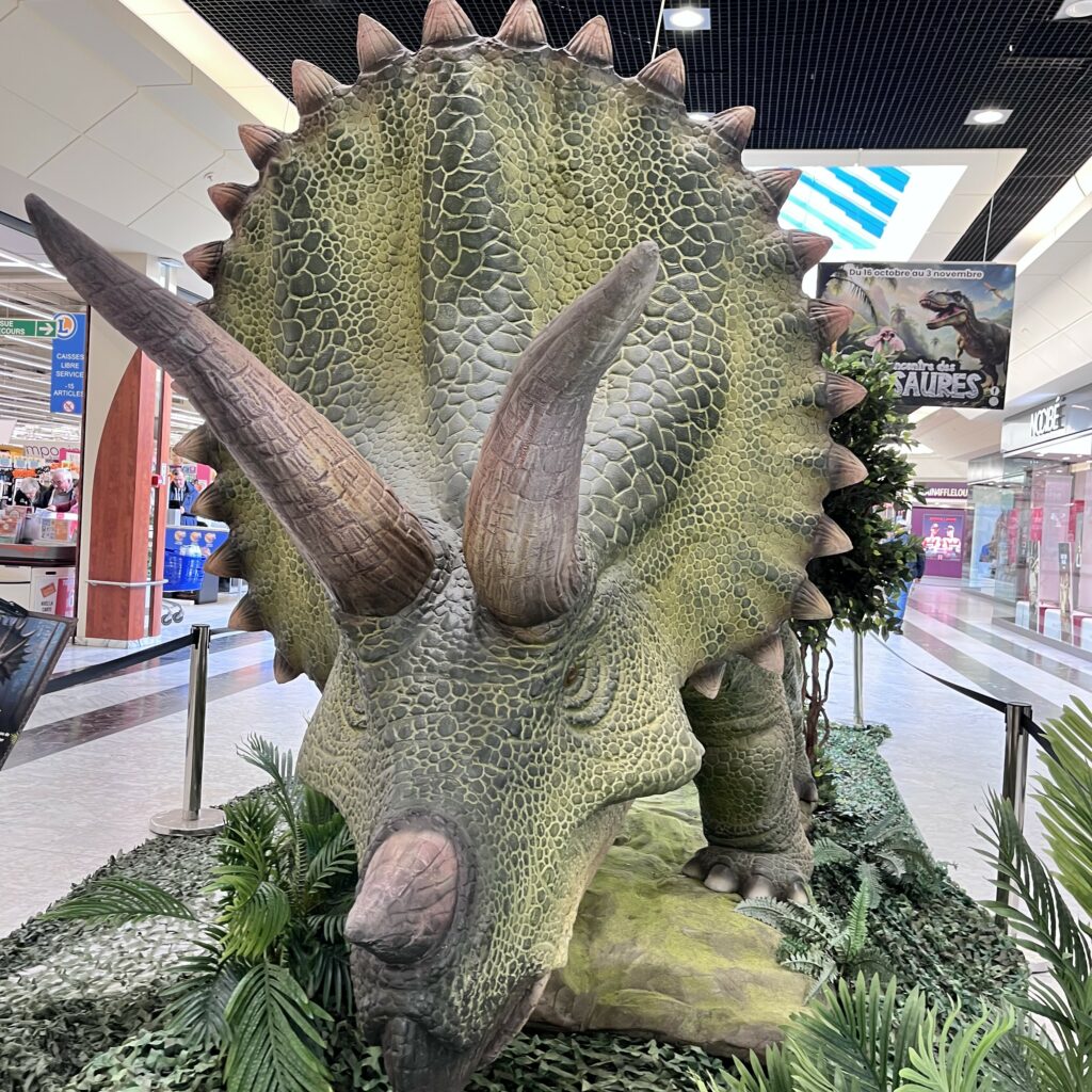 Exposition de dinosaures - Animation centre commercial Les Fontenelles Le Mans